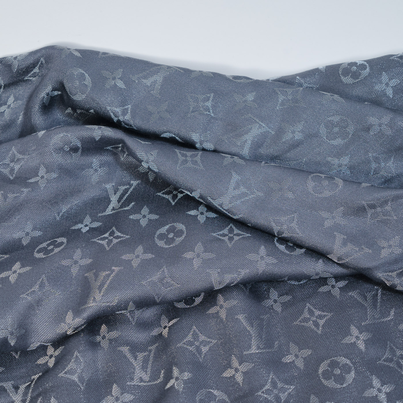 Foulard seda gris Louis Vuitton - El Vestidor Vintage - Moda